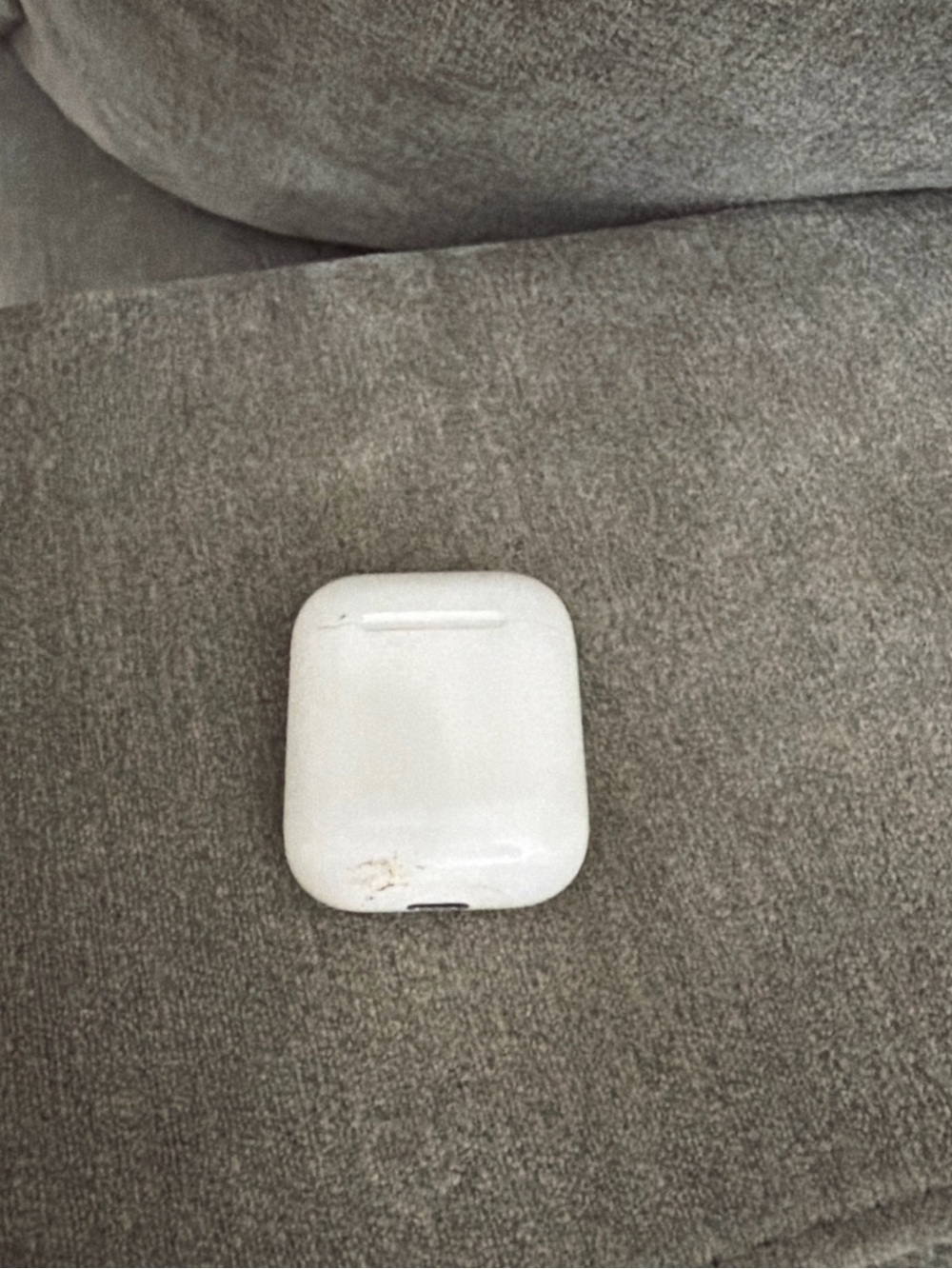 Apple AirPods 1st Generation In-Ear Headsets with Charging Case - White